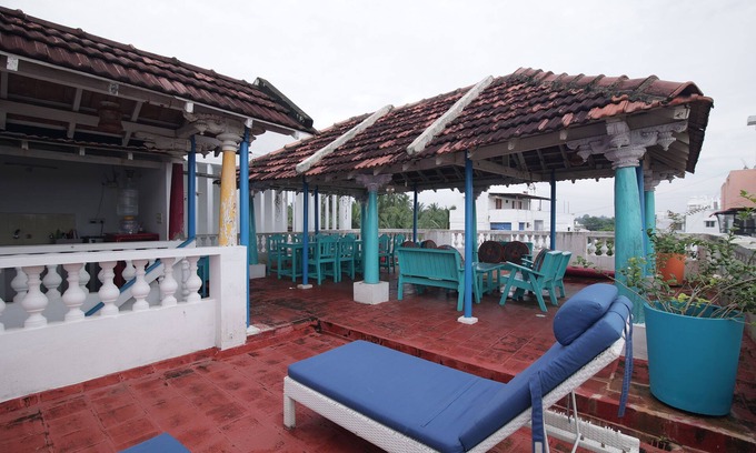 Kalapettai Hotel | Holi-Wood Guesthouse