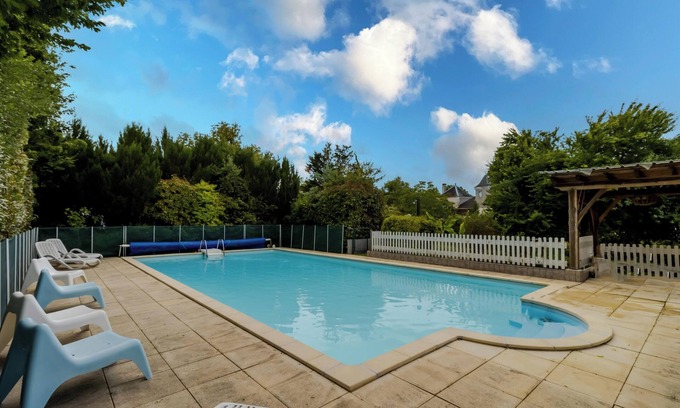 La Boissiere-d’Ans Casa | Casa de vacaciones 'Salle De Musique' con vistas a la montaña, piscina compartida y Wi-Fi