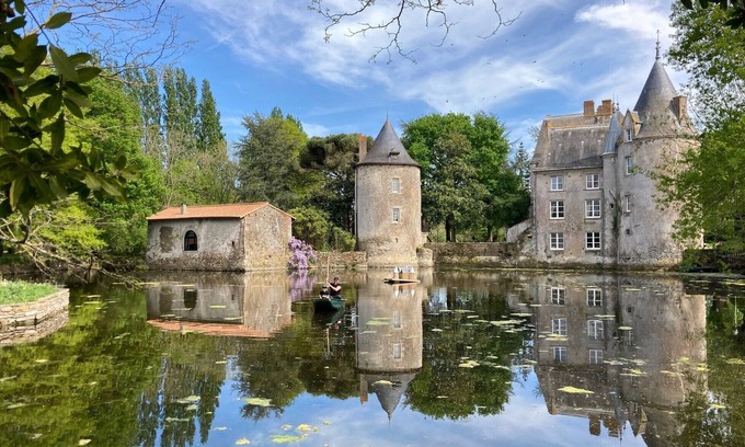 Saint-Hilaire-de-Loulay Otro | Holiday in a castle