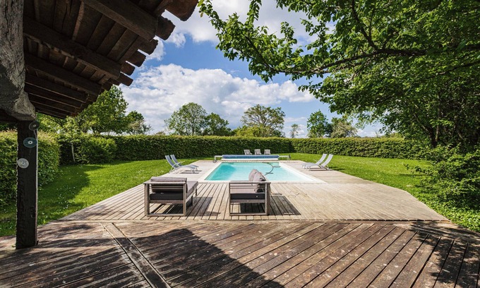 Saint-Laurent-de-la-Salle Casa | Casa de vacaciones 'Logis La Tour - Gîte La Tour' con piscina privada, terraza privada y Wi-Fi