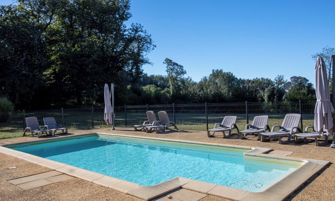 Prats-de-Carlux Casa | Casa de vacaciones 'Le Petit Pech' con piscina compartida, terraza privada y Wi-Fi