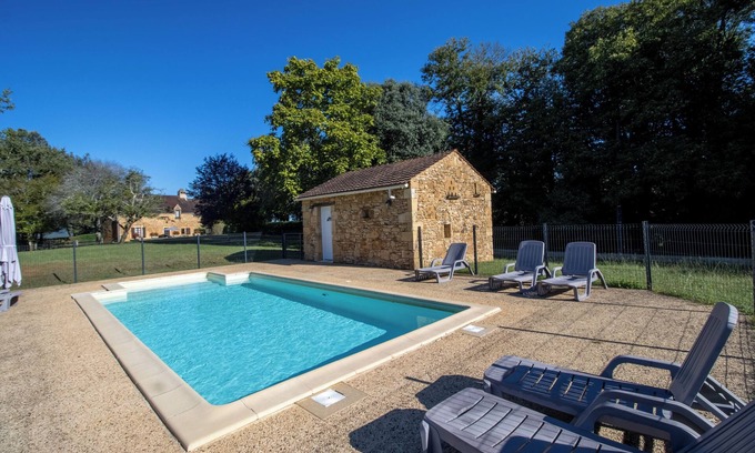 Prats-de-Carlux Casa | Casa de vacaciones 'Le Grand Pech' con piscina compartida, terraza privada y Wi-Fi