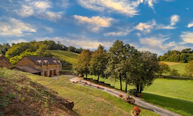 Prats-de-Carlux Casa | Casa de vacaciones 'Maison Les Tilleuls' con terraza privada, jardín privado y Wi-Fi