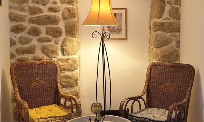 Veye Casa | Casa de vacaciones 'Maison en Ardèche à 2 pas de la Dolce Via' con Wi-Fi
