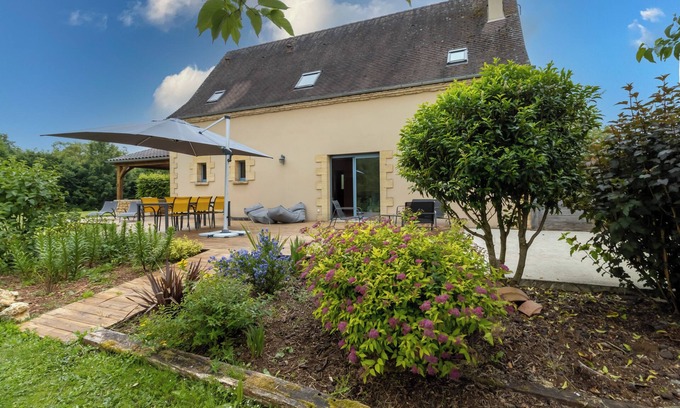 Saint-Crepin-et-Carlucet Casa | Casa de vacaciones 'Maison Louise' con terraza privada, jardín privado y Wi-Fi