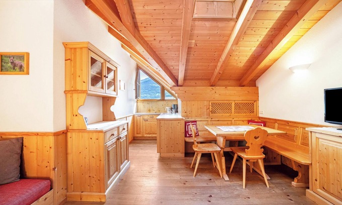 Montechiaro Apartamento | Apartamento vacacional "Hof am Schloss Zirm" con vistas a la montaña y Wi-Fi