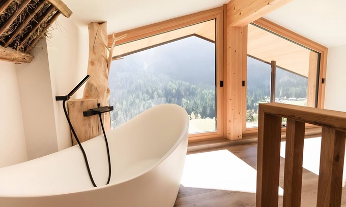Selva dei Molini Apartamento | Apartamento 'Chalet-Suite Panorama' con vistas a la montaña, terraza privada y Wi-Fi