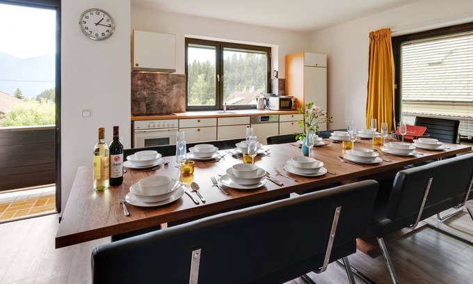 Kotschach-Mauthen Villa | Moderno apartamento de vacaciones en Kötschach-Mauthen con jardín y sauna