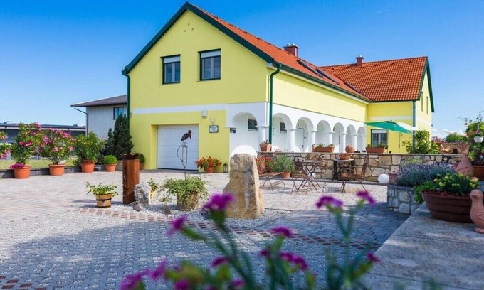 Morbisch am See Casa | Holiday apartment Appartementhaus-Freiler