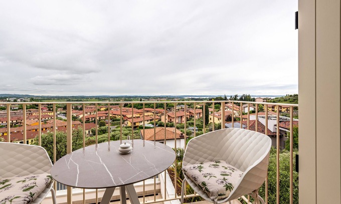 Cavaion Veronese Apartamento | Apartamento vacacional "Cavalino Boutique Apt 1" con vistas al lago, balcón y Wi-Fi