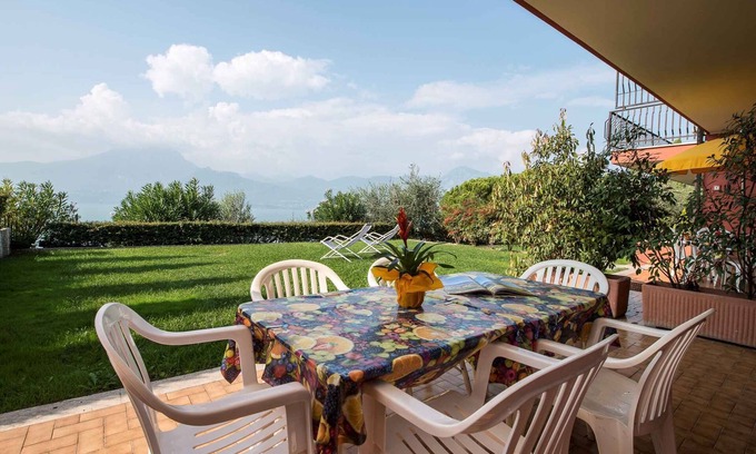 Frader Apartamento | Apartamento vacacional con terraza y hermosa vista al lago
