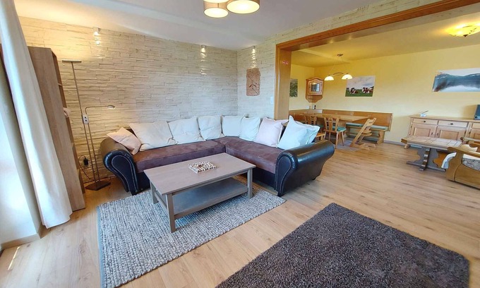 Bad Mitterndorf Apartamento | Apartamento vacacional con vistas al pueblo a las montañas