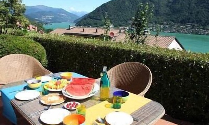 Porto Ceresio Apartamento | Holiday apartment Cuasso al Monte for 2 - 6 persons with 2 bedrooms - Holiday apartment