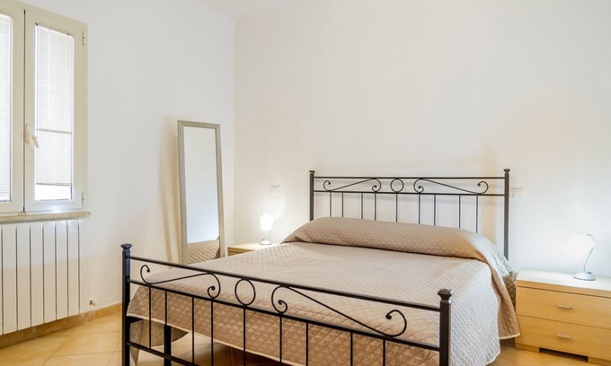 Follonica Apartamento | Apartamento vacacional "Acqua" con vistas al mar y jardín privado