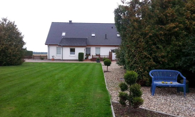 Gingst Apartamento | Apartamento vacacional al borde del bosque con terraza para barbacoa