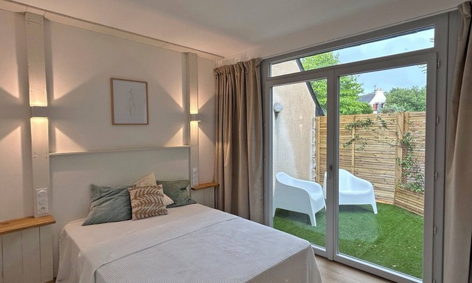 Hillion Apartamento | Apartamento vacacional "Au Colombier" con terraza privada y jardín compartido
