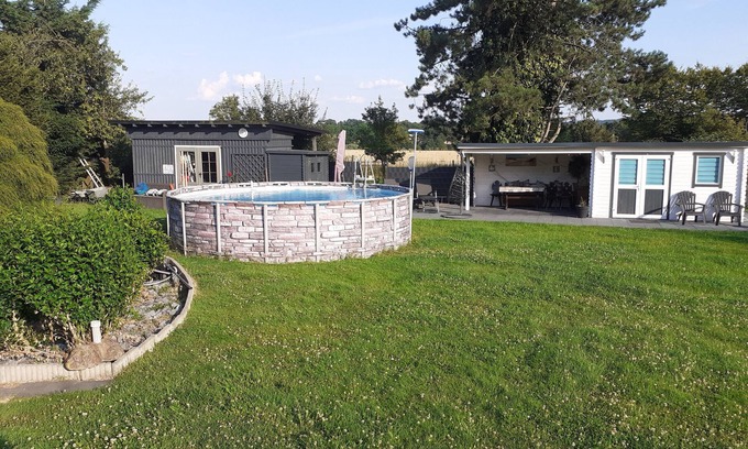 Moehnesee Apartamento | Apartamento vacacional 'Auszeit Am See' con piscina comunitaria, terraza compartida y wifi