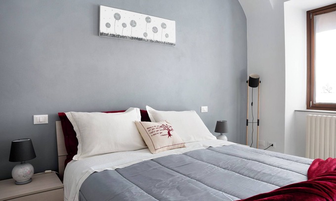 Guarene Apartamento | Apartamento vacacional "Casa Vacanze La Porta in Piazza" con terraza