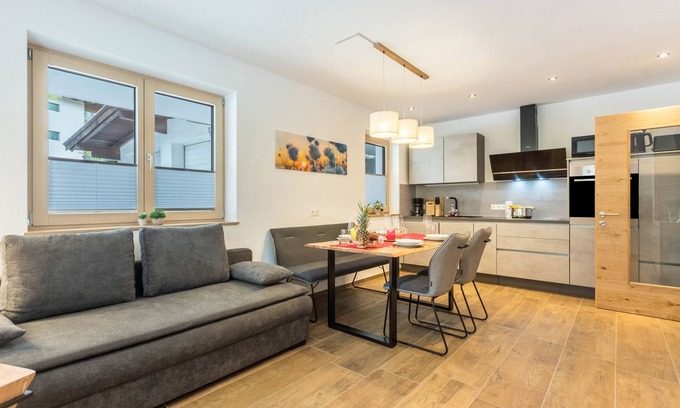 Auffach Apartamento | Apartamento vacacional 'Dorfblick' con vistas a la montaña, jardín compartido y Wi-Fi