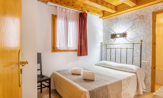 Les Iglesies Apartamento | Apartamento vacacional "Casa Batlle Ginebro" con vistas a la montaña y Wi-Fi