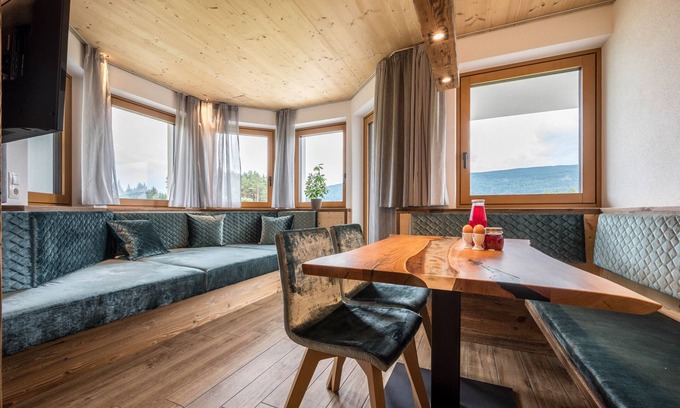 Terento Apartamento | Apartamento vacacional 'Forchnerhof Apt 2' con vistas a la montaña, jardín compartido y Wi-Fi