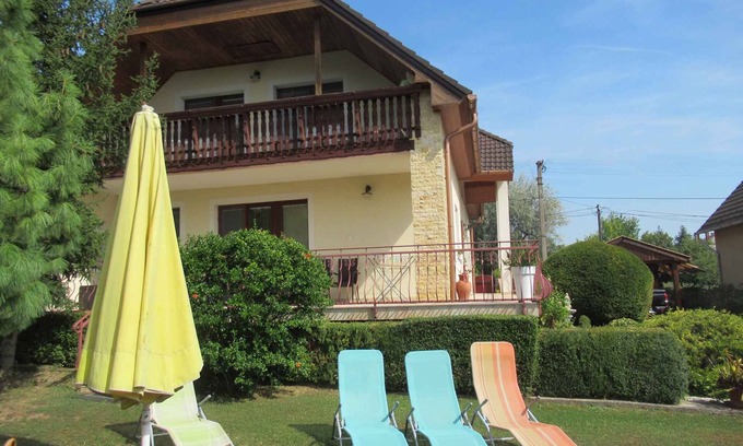 Csopak Apartamento | Apartamento vacacional en una zona tranquila con vistas panorámicas