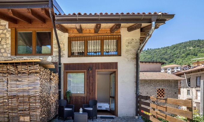 Ronzo-Chienis Apartamento | Apartamento vacacional "Agritur Piazera Con Terrazzo" con vistas a la montaña