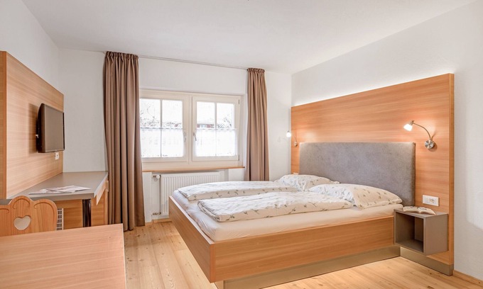 Valdaora di Sopra Apartamento | Apartamento de vacaciones "Kruma - Waggile 3" con vistas a la montaña, Wi-Fi y balcón