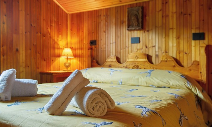 Brusson Apartamento | Apartamento vacacional "La Tua Casa A Brusson" con vistas a la montaña y jardín compartido