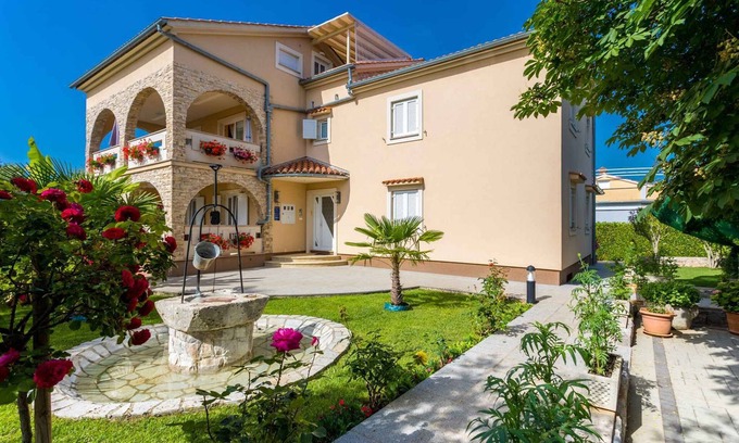 Sveti Anton Apartamento | Apartamento vacacional con un jardín precioso
