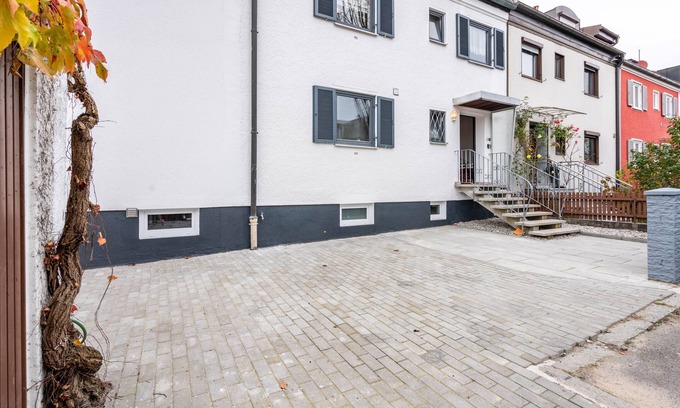 Dachau District Apartamento | Apartamento vacacional 'Munich Hideaway' con jardín privado y balcón