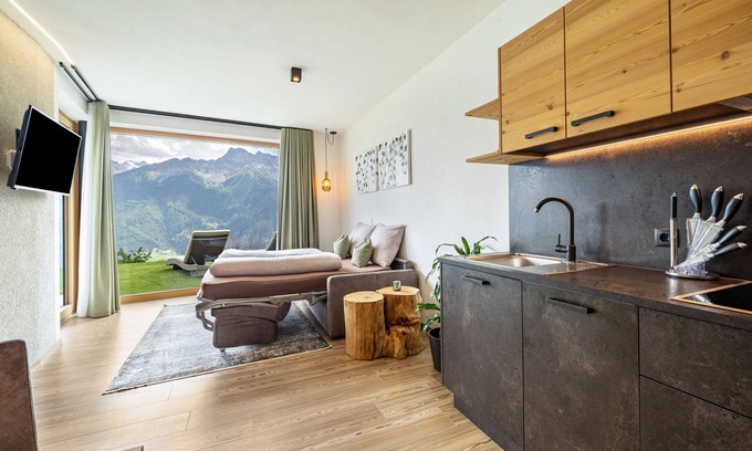 Lasa Apartamento | Apartamento vacacional 'Paflur Lodges Lärchenduft' con vistas a la montaña, jardín y Wi-Fi