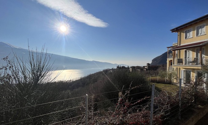 Aer Apartamento | Apartamento vacacional 'Residence La Villa Kalliste' con vistas al lago, jardín y piscina compartida