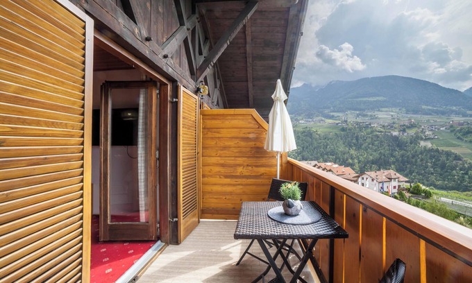 Caines Apartamento | Apartamento vacacional 'Sankt Corbinian 9' con vistas a la montaña, balcón, jardín y Wi-Fi