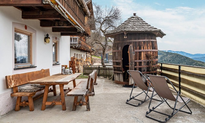 Vandoies Apartamento | Apartamento vacacional 'Stöcklhuberhof' con vistas a la montaña, jardín compartido, terraza y Wi-Fi
