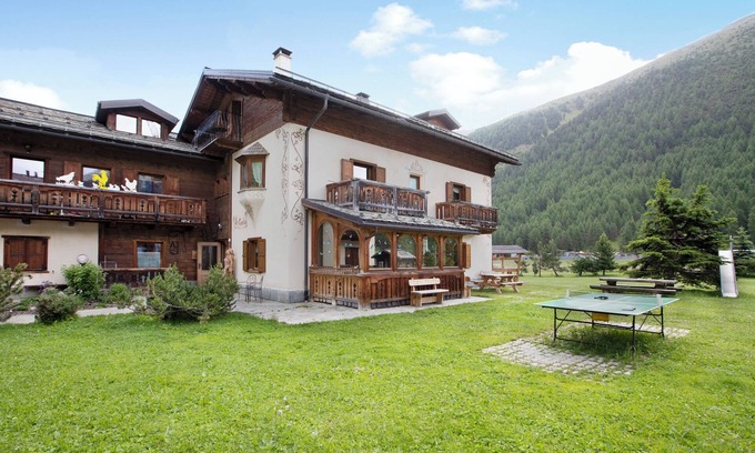Livigno Apartamento | Apartamento vacacional 'Ulivo Chalet Cambra' con vistas a la montaña y balcón privado