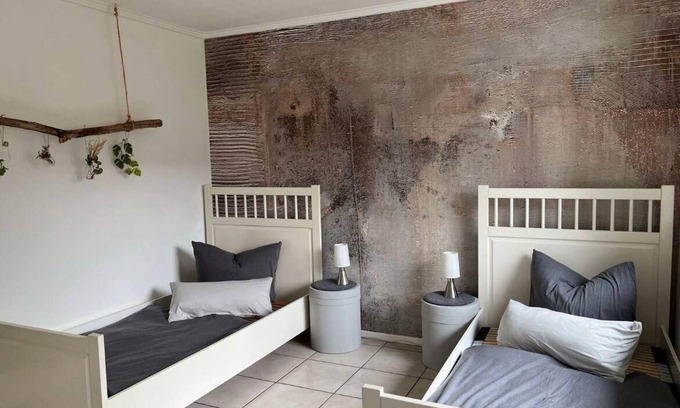 Reichensachsen Apartamento | Holiday apartment Wehretal for 1 - 6 persons with 2 bedrooms - Holiday apartment in one or multi-fam