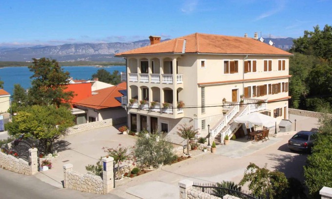 Soline Apartamento | Holiday apartment with air conditioning and terrace with sea view