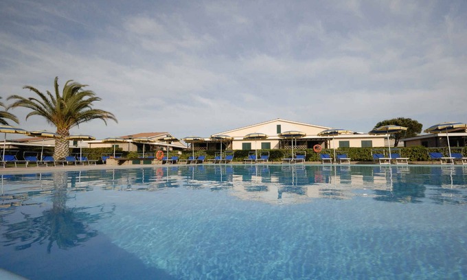 Marina di Cecina Condominio | Holiday apartment with air conditioning and outdoor pool