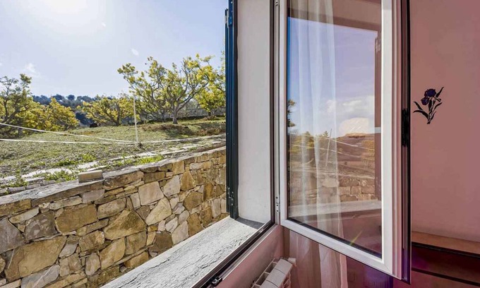 Torrazza Apartamento | Apartamento vacacional en una masía con piscina
