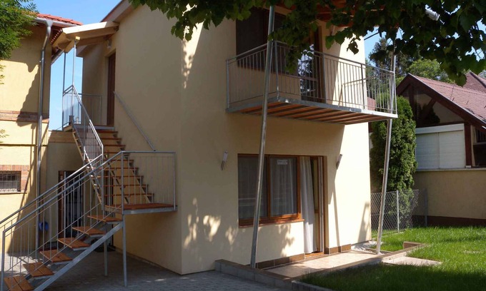 Siofok-Sosto Apartamento | Apartamento vacacional con instalaciones modernas, a sólo 120 metros de la playa