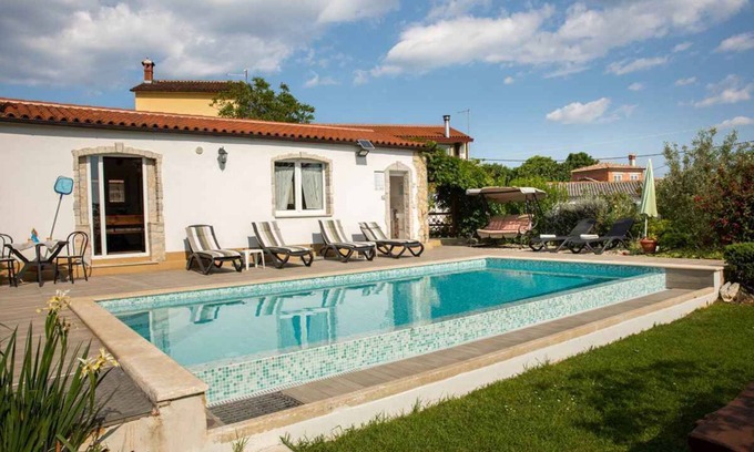 Kanfanar Apartamento | Apartamento vacacional con piscina exterior y 2 cocinas