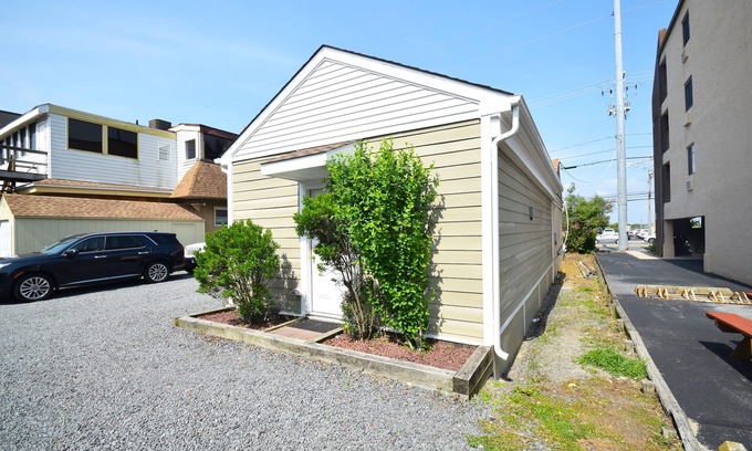 Midtown Ocean City Cabaña | Holiday Cottage Efficiency-Oceanside 77th St, W / D, aire acondicionado, WIFI