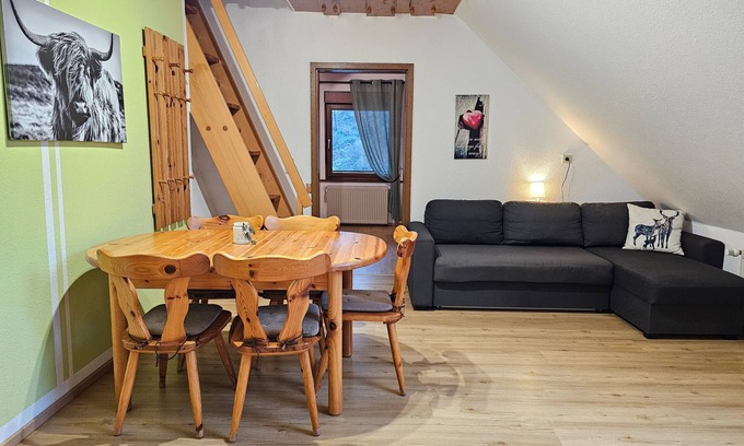 Bad Peterstal-Griesbach Apartamento | Apartamento vacacional 'Familienwohnung Nr 6' con vistas a la montaña, terraza comunitaria y Wi-Fi