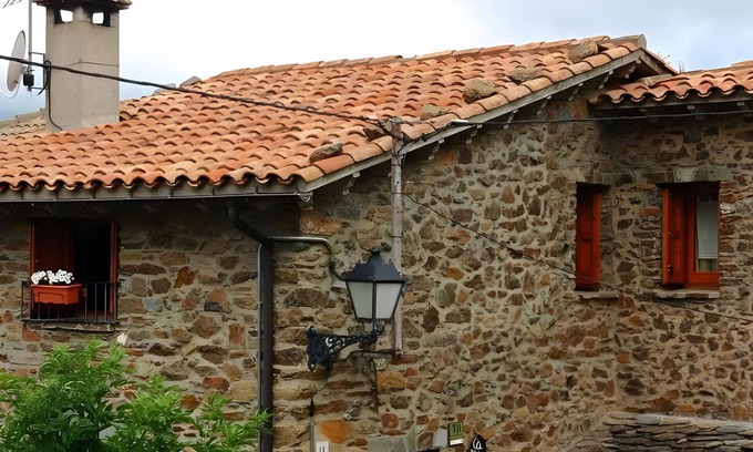 Ribes De Freser Casa | Casa de vacaciones 'Cal Andreu' con vistas a la montaña, jardín privado y Wi-Fi