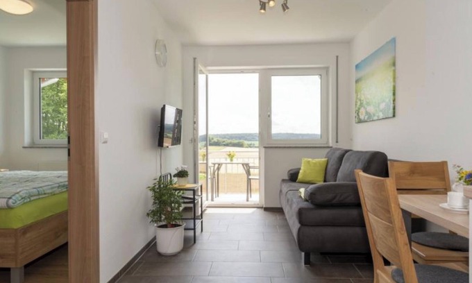 Laichingen Apartamento | Holiday flat Gänseblümchen, 37 sqm, 1 bedroom, south-facing balcony, max. 2 persons