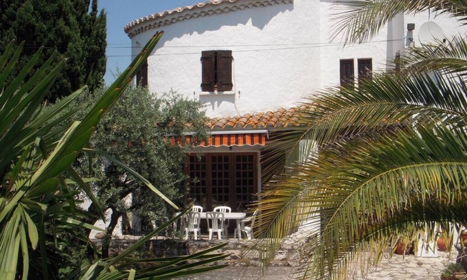 Arles Apartamento | Holiday flat of the size of 45 m² on a large estate with pool close to Arles