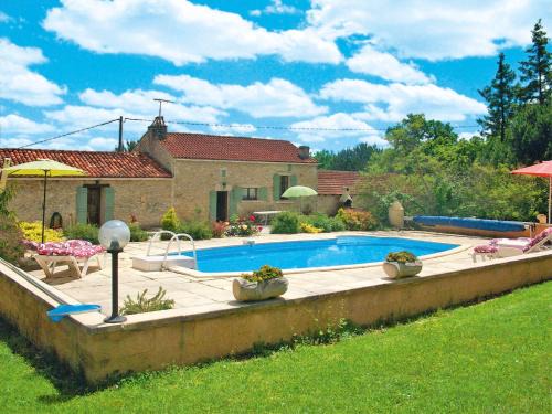 Blanquefort-sur-Briolance Casa | Holiday Home Le Coustal by Interhome