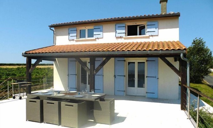 Chenac-Saint-Seurin-d'Uzet Casa | Casa en Chenac con vistas desde la terraza