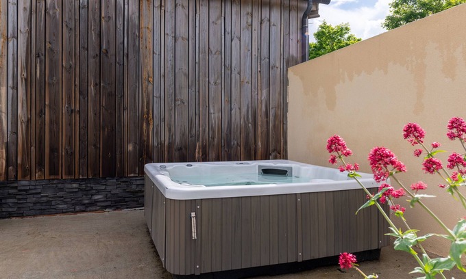 Saint-Gildas-de-Rhuys Casa | Casa de vacaciones 'Le Loft avec jacuzzi' con terraza privada, jardín privado y Wi-Fi